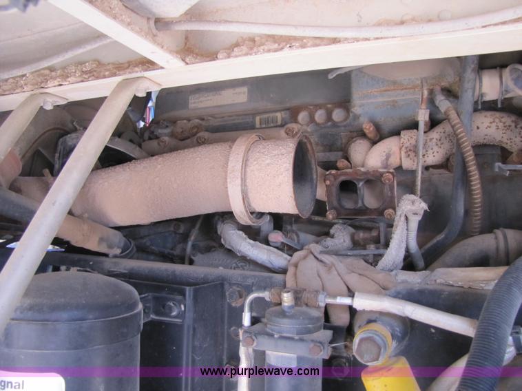 image for item 3523 1998 International 9800 semi truck