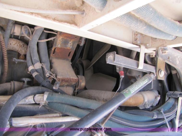 image for item 3523 1998 International 9800 semi truck