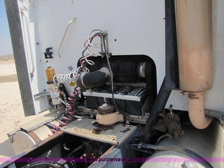 image for item 3523 1998 International 9800 semi truck