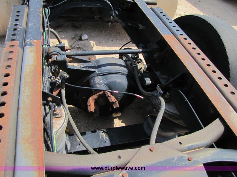 image for item 3523 1998 International 9800 semi truck