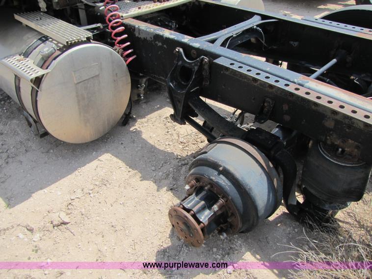 image for item 3523 1998 International 9800 semi truck