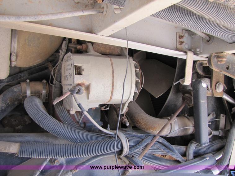 image for item 3524 1993 International 9600 semi truck