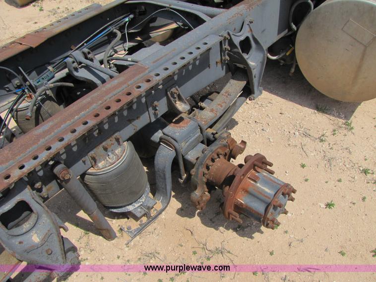 image for item 3524 1993 International 9600 semi truck