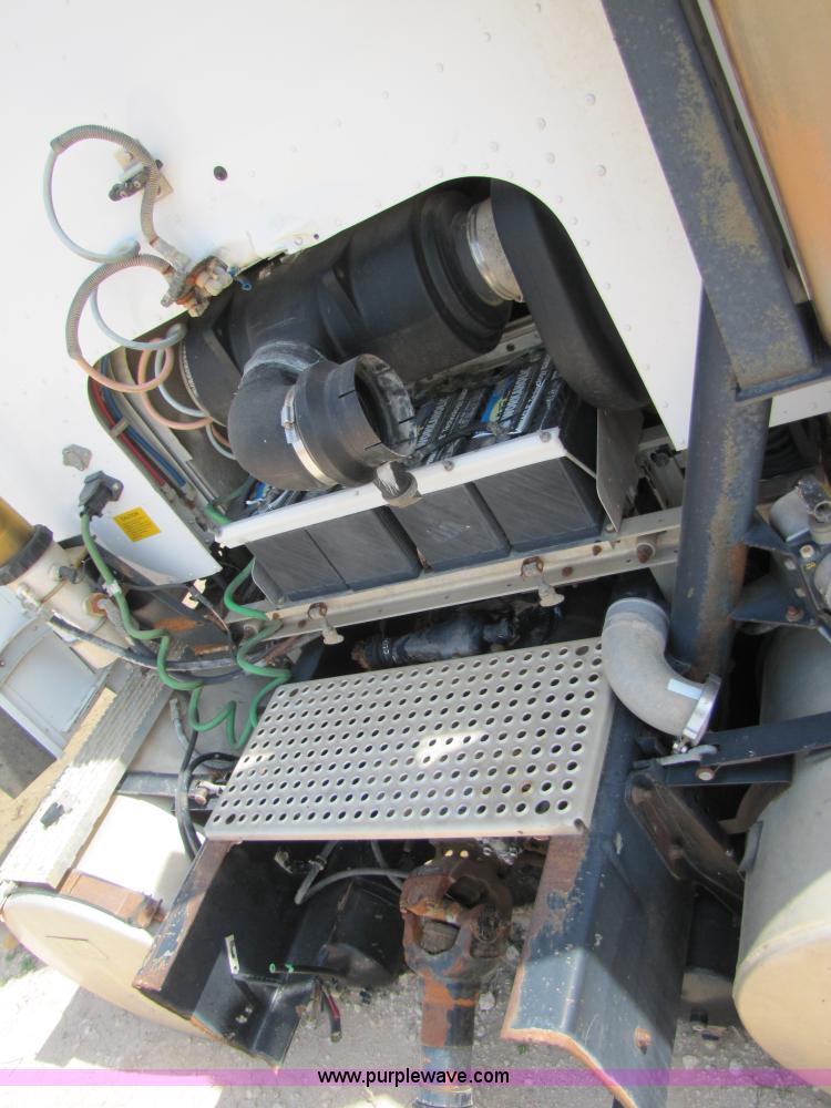 image for item 3525 1998 International 9800 semi truck