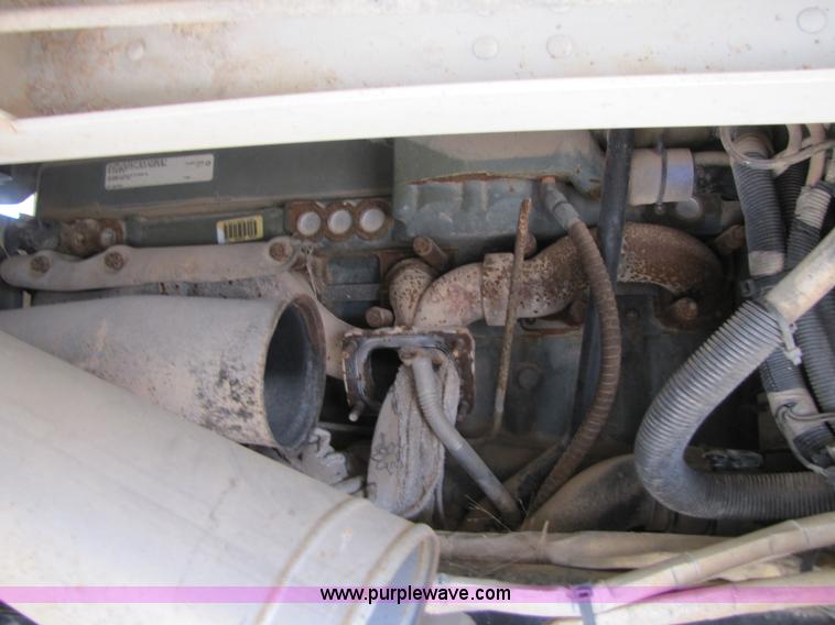 image for item 3525 1998 International 9800 semi truck