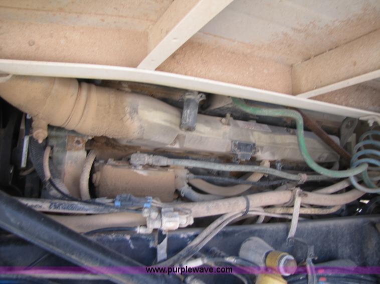 image for item 3525 1998 International 9800 semi truck