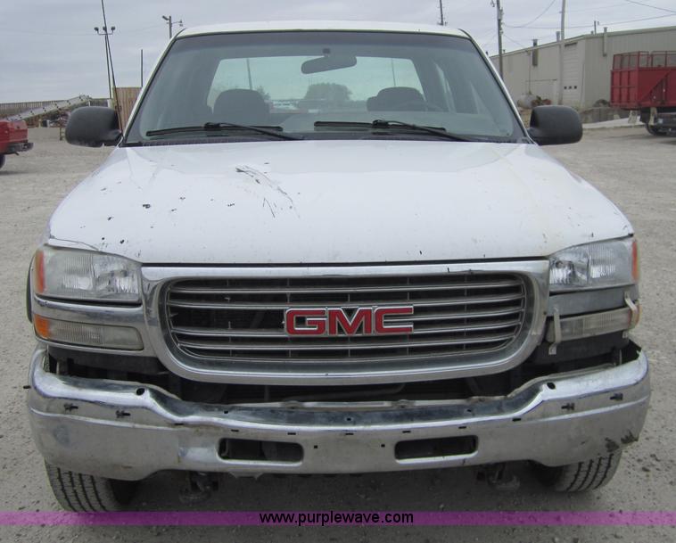 image for item 4378 2002 GMC Sierra 2500HD pickup truck