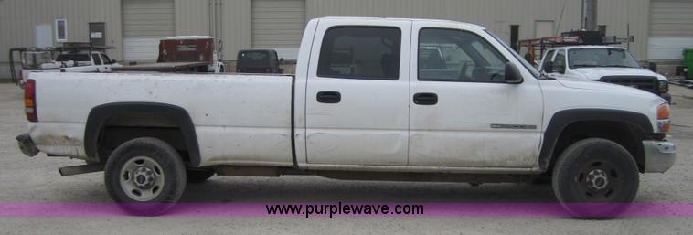 image for item 4378 2002 GMC Sierra 2500HD pickup truck