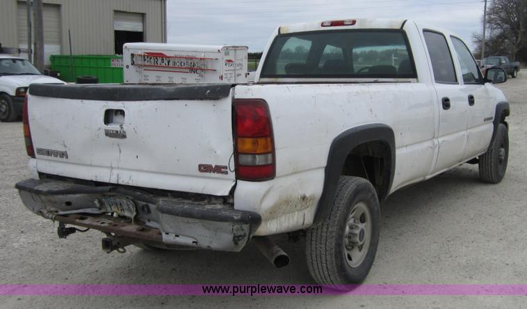 image for item 4378 2002 GMC Sierra 2500HD pickup truck