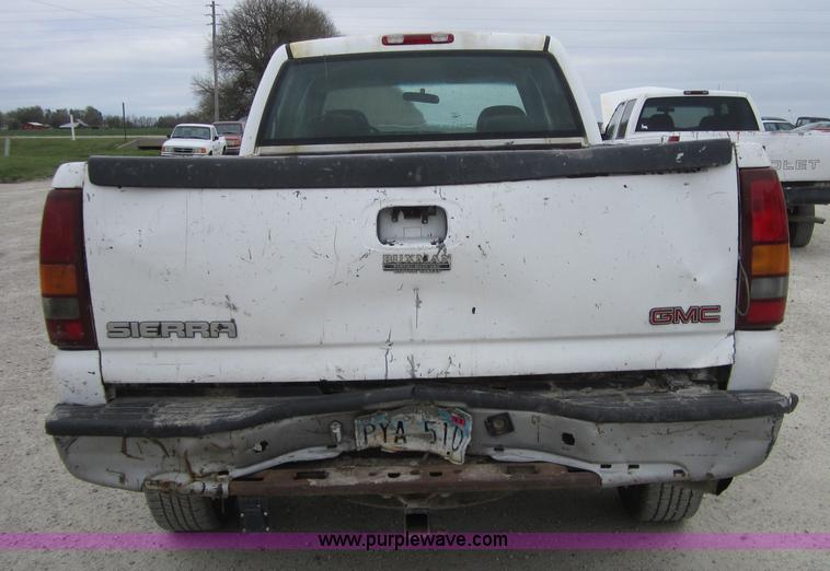 image for item 4378 2002 GMC Sierra 2500HD pickup truck