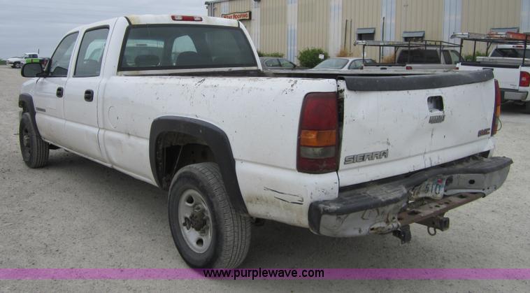 image for item 4378 2002 GMC Sierra 2500HD pickup truck