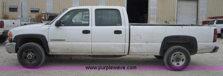 image for item 4378 2002 GMC Sierra 2500HD pickup truck