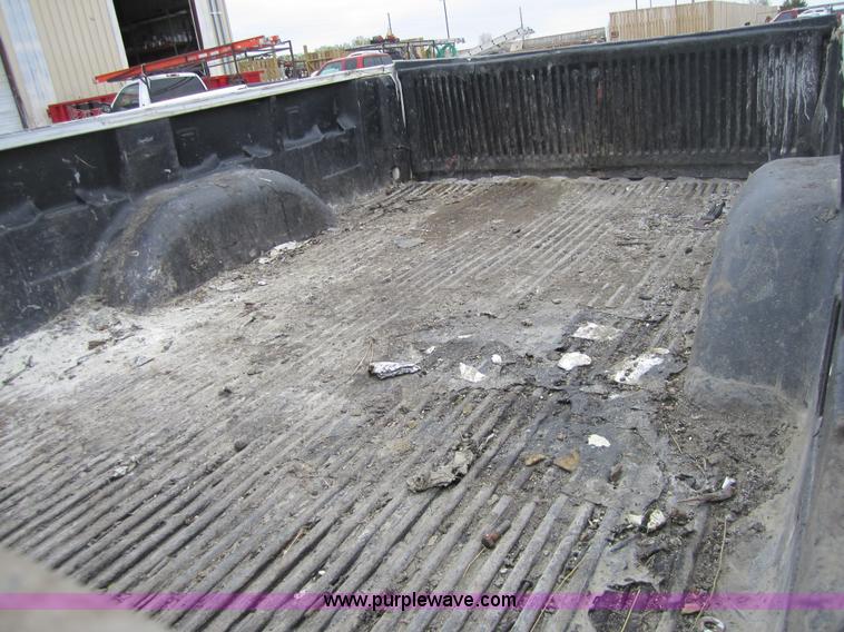 image for item 4378 2002 GMC Sierra 2500HD pickup truck