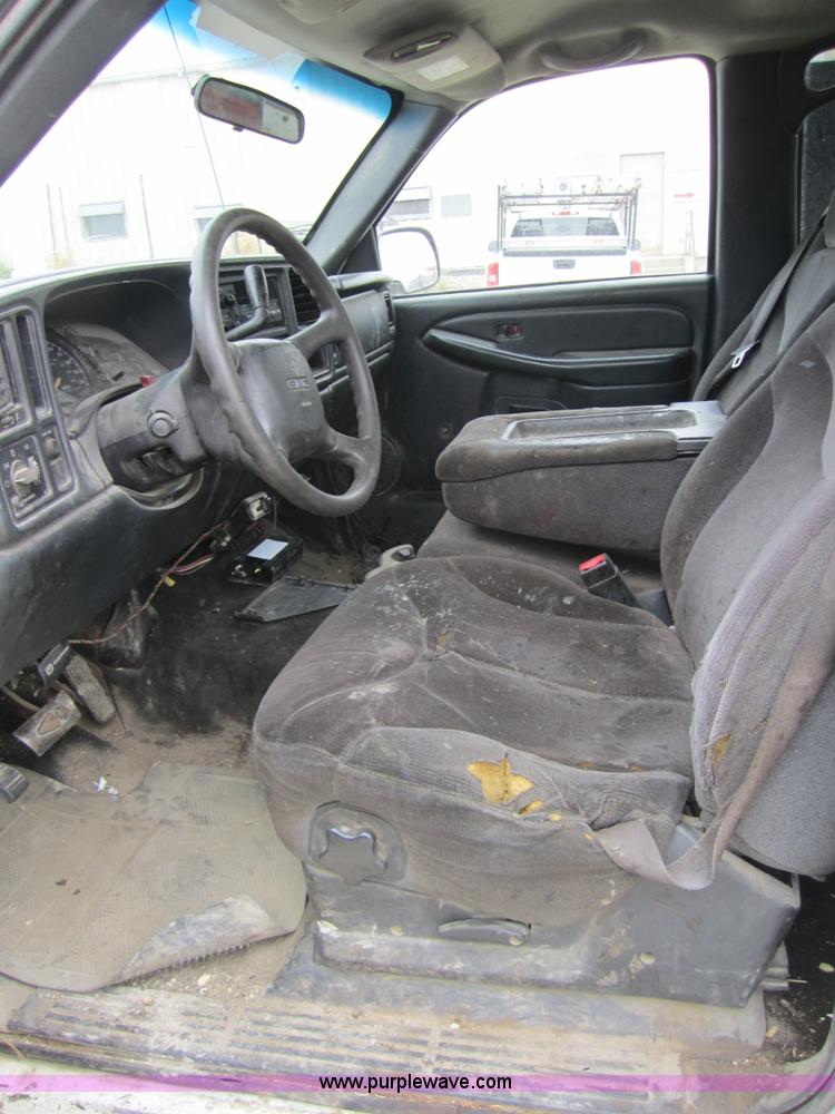 image for item 4378 2002 GMC Sierra 2500HD pickup truck