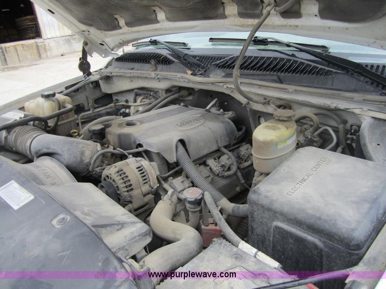 image for item 4378 2002 GMC Sierra 2500HD pickup truck