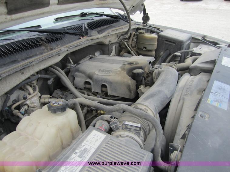 image for item 4378 2002 GMC Sierra 2500HD pickup truck