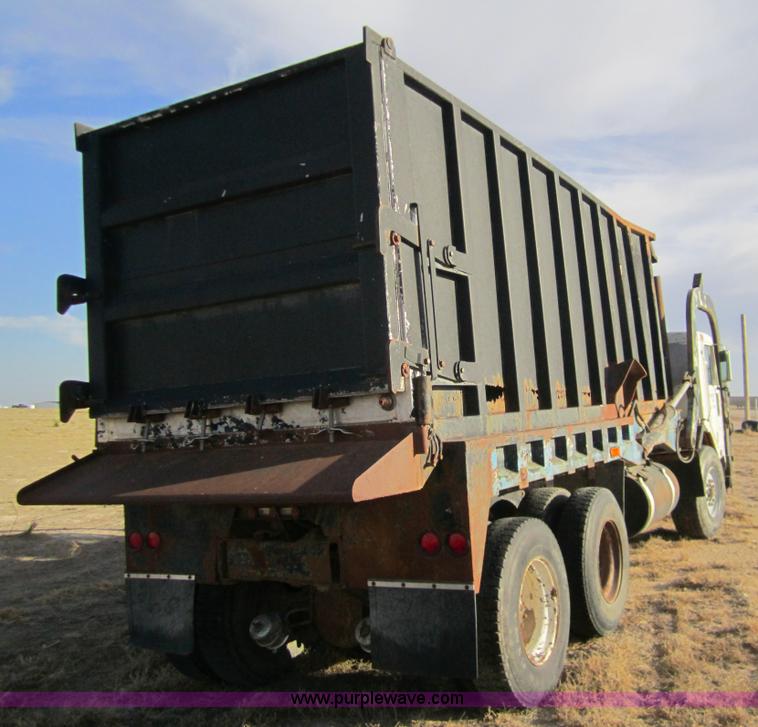 image for item 6419 1990 Peterbilt 320 refuse truck