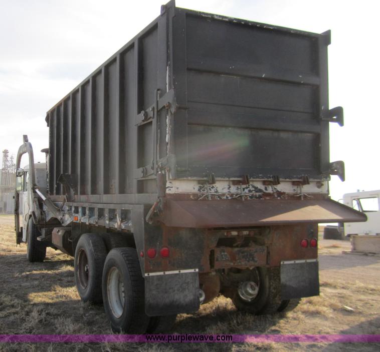 image for item 6419 1990 Peterbilt 320 refuse truck