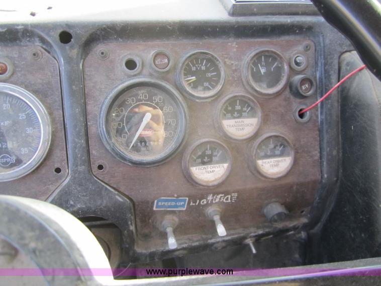 image for item 6419 1990 Peterbilt 320 refuse truck