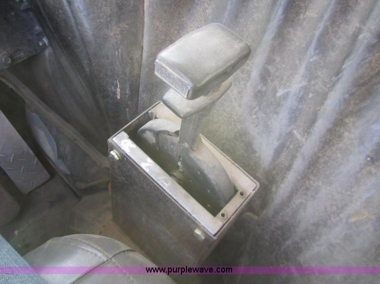 image for item 6419 1990 Peterbilt 320 refuse truck