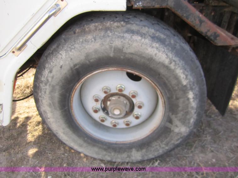 image for item 6419 1990 Peterbilt 320 refuse truck