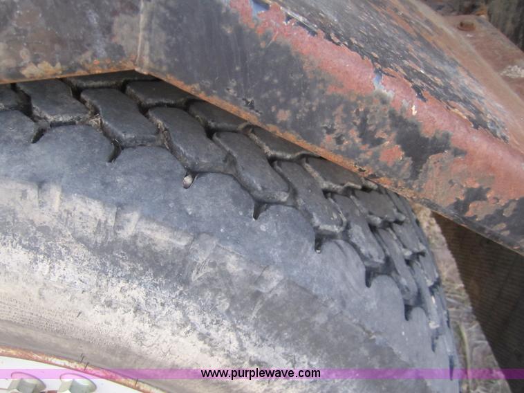 image for item 6419 1990 Peterbilt 320 refuse truck