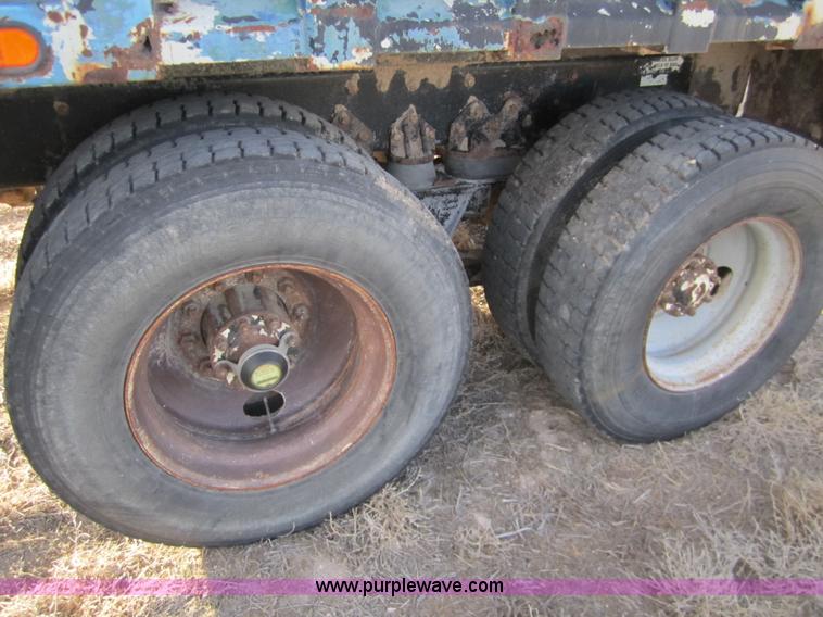 image for item 6419 1990 Peterbilt 320 refuse truck