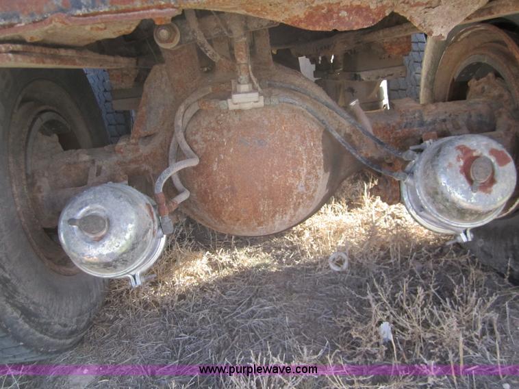 image for item 6419 1990 Peterbilt 320 refuse truck