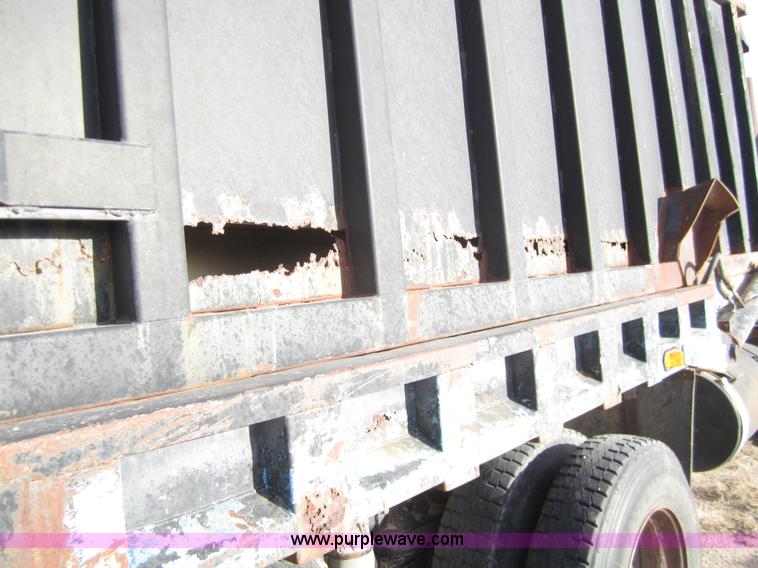 image for item 6419 1990 Peterbilt 320 refuse truck