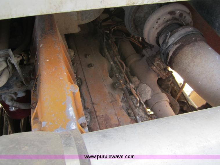 image for item 6419 1990 Peterbilt 320 refuse truck