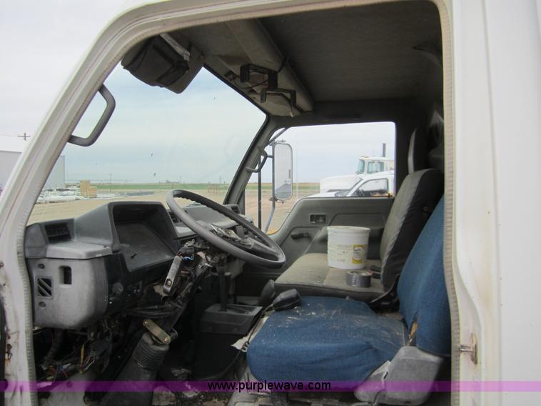 image for item 6424 1994 Mitsubishi box truck