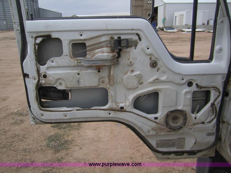 image for item 6424 1994 Mitsubishi box truck