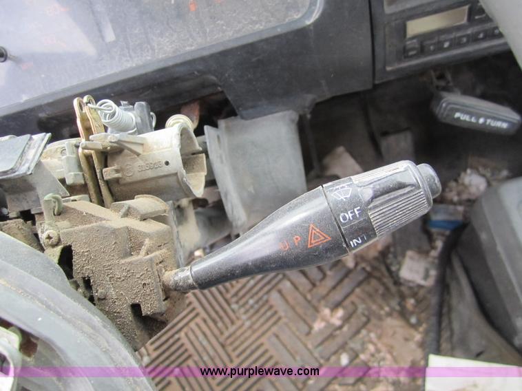 image for item 6424 1994 Mitsubishi box truck