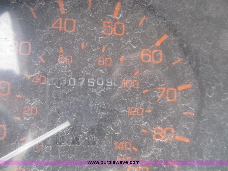 image for item 6424 1994 Mitsubishi box truck