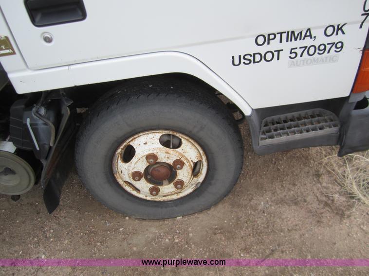 image for item 6424 1994 Mitsubishi box truck