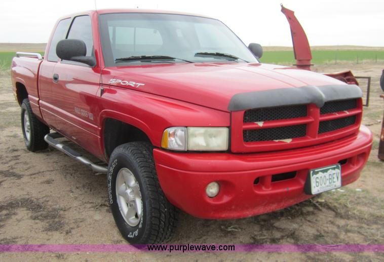 image for item 6426 2001 Dodge 1500 pickup truck