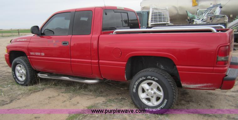 image for item 6426 2001 Dodge 1500 pickup truck