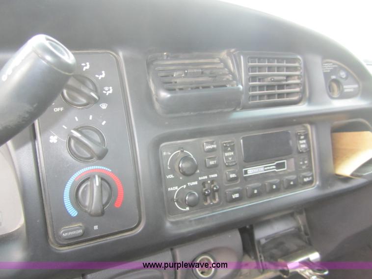 image for item 6426 2001 Dodge 1500 pickup truck