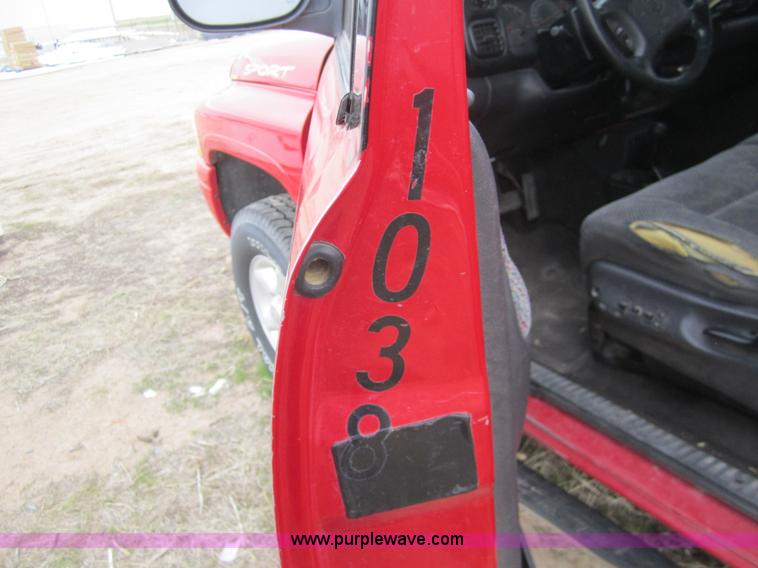image for item 6426 2001 Dodge 1500 pickup truck