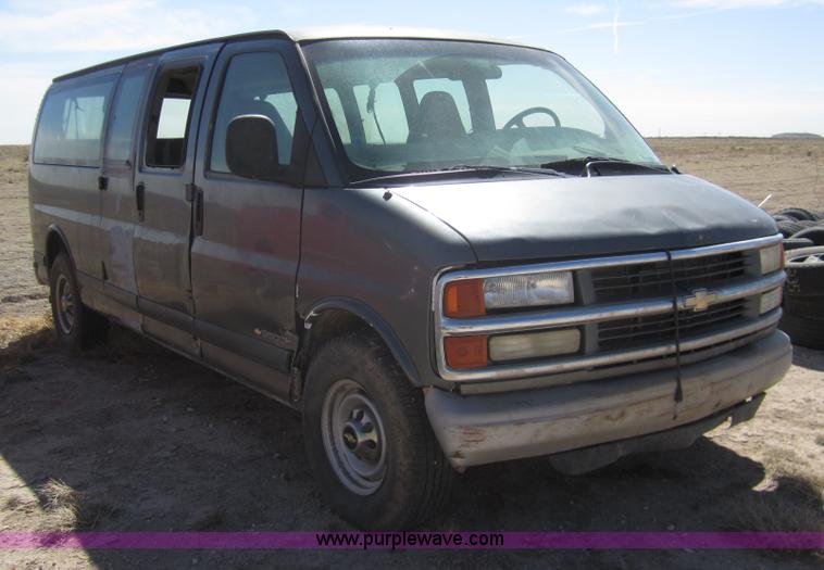 image for item 6460 2000 Chevrolet Express G3500 van