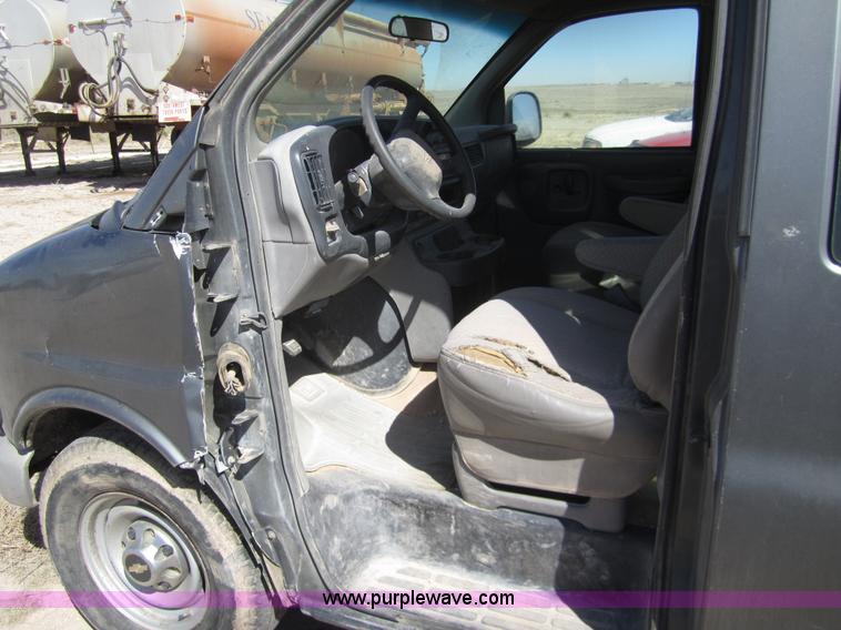 image for item 6460 2000 Chevrolet Express G3500 van