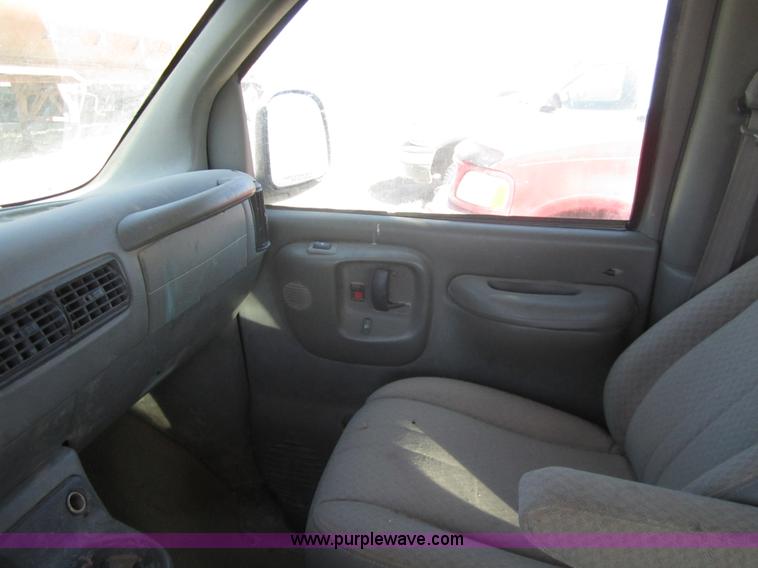image for item 6460 2000 Chevrolet Express G3500 van