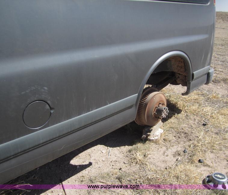 image for item 6460 2000 Chevrolet Express G3500 van