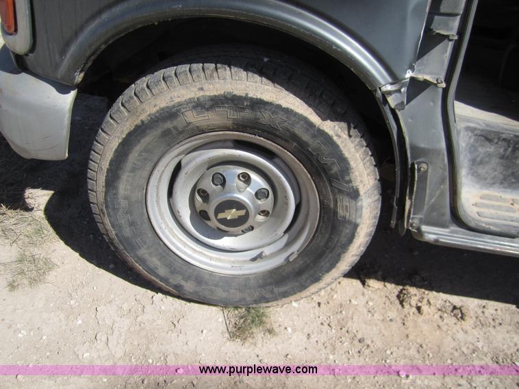 image for item 6460 2000 Chevrolet Express G3500 van