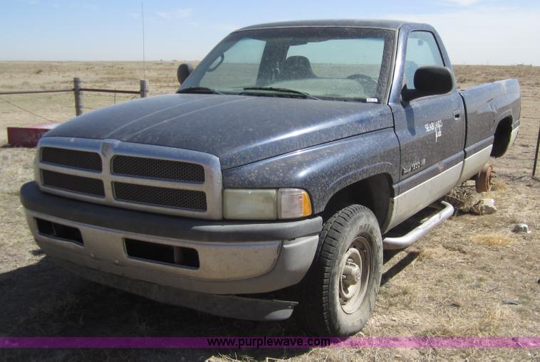 image for item 6464 2001 Dodge Ram 1500 pickup truck