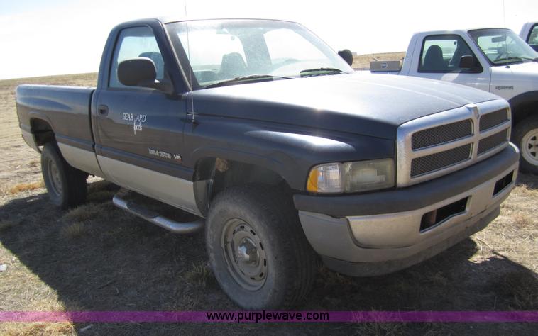 image for item 6464 2001 Dodge Ram 1500 pickup truck