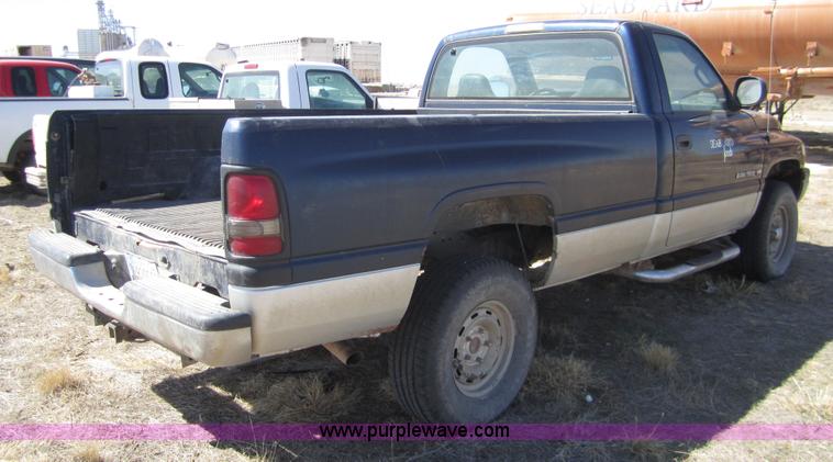 image for item 6464 2001 Dodge Ram 1500 pickup truck
