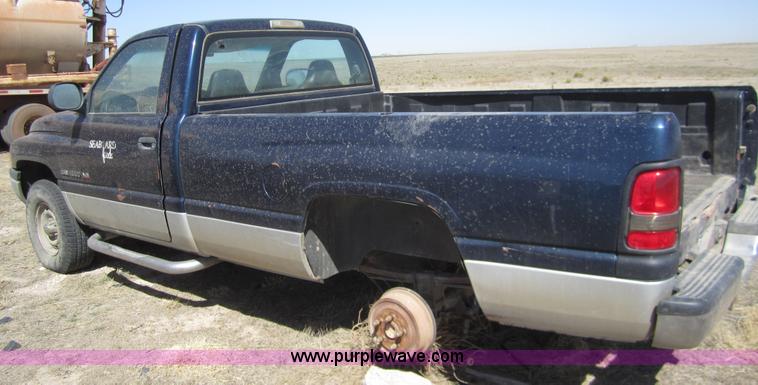 image for item 6464 2001 Dodge Ram 1500 pickup truck