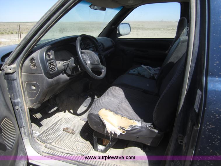 image for item 6464 2001 Dodge Ram 1500 pickup truck