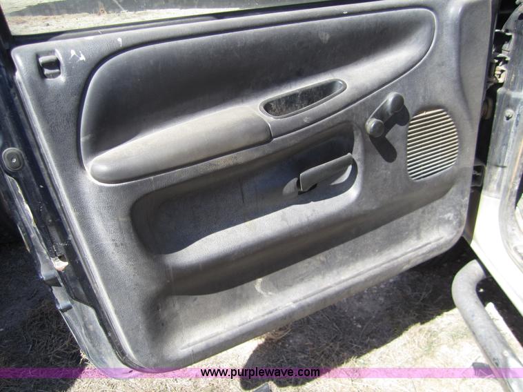 image for item 6464 2001 Dodge Ram 1500 pickup truck